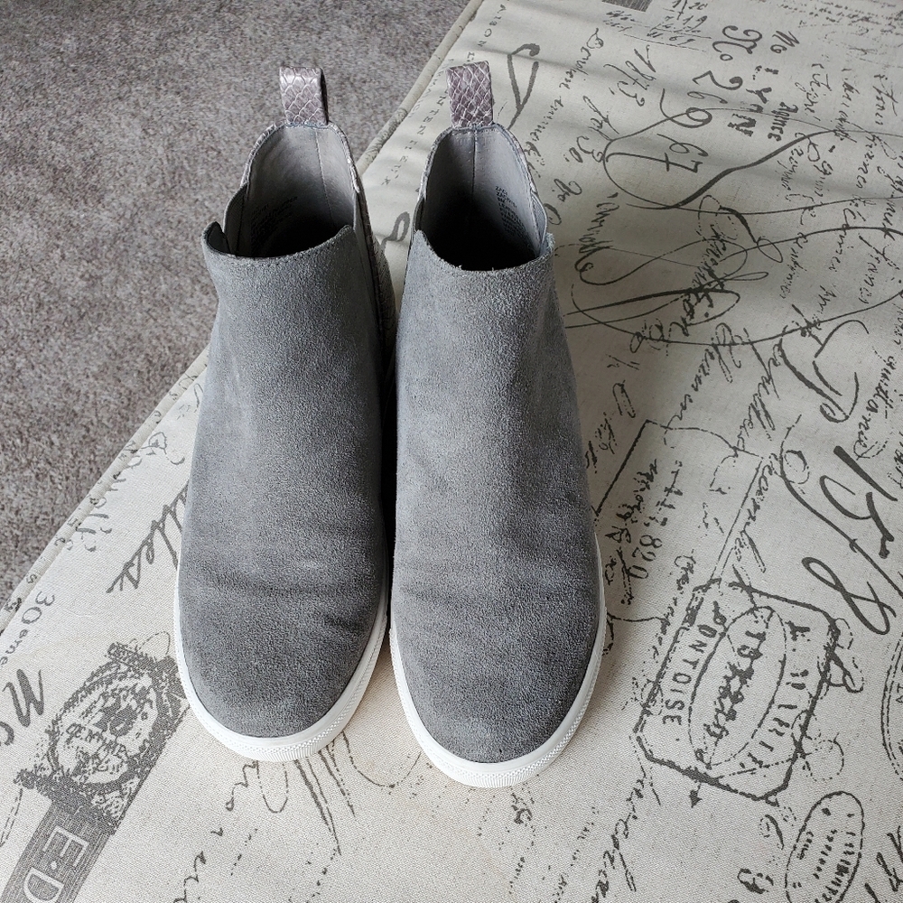 Women's shoes